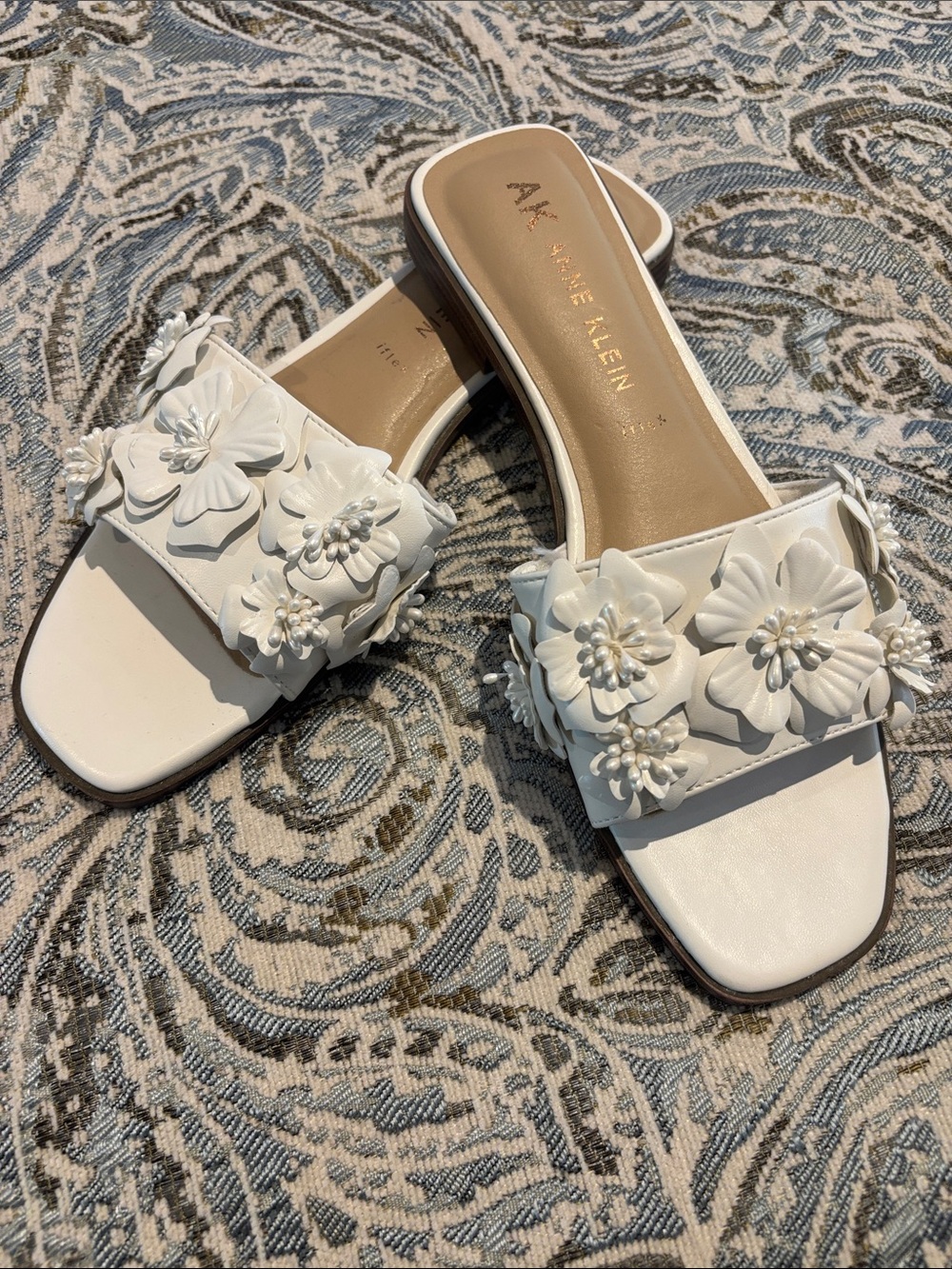 Anne Klein White Floral Applique Slide Sandals